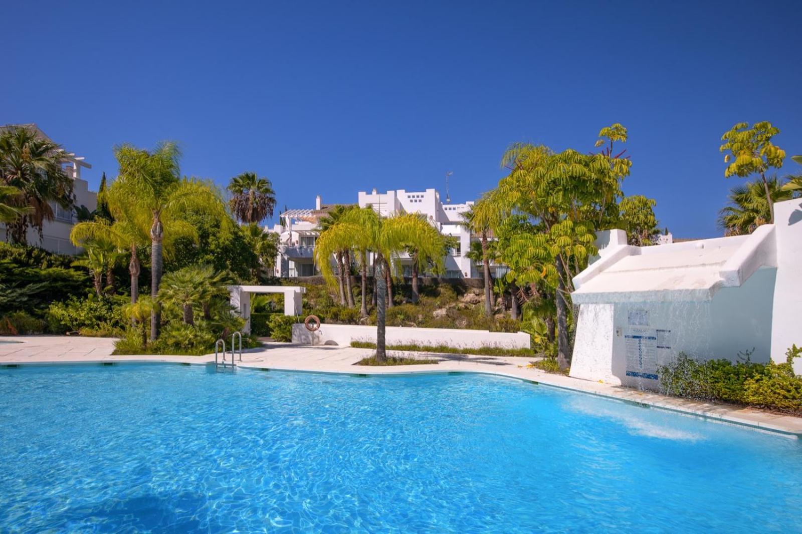 Appartamento Alcazaba Lagoon Estepona Golf Esterno foto
