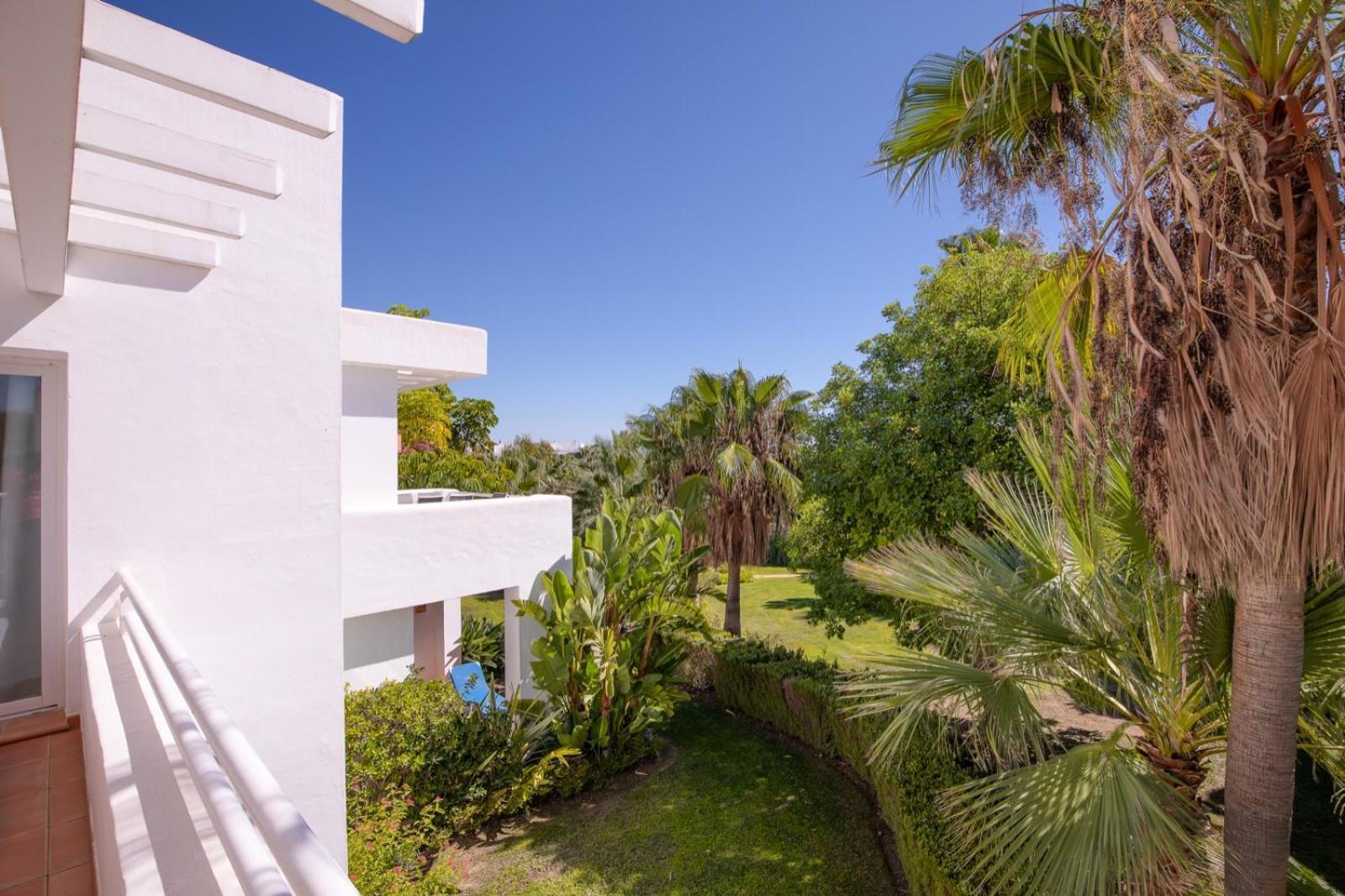 Appartamento Alcazaba Lagoon Estepona Golf Esterno foto